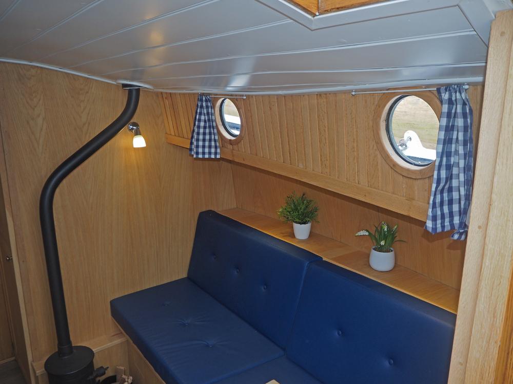 Saloon, Accommodation